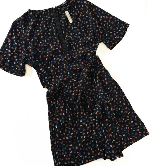 Madewell Wrap Front Romper Black Floral Prairie Roses Womens Sz 6 New - Picture 1 of 11